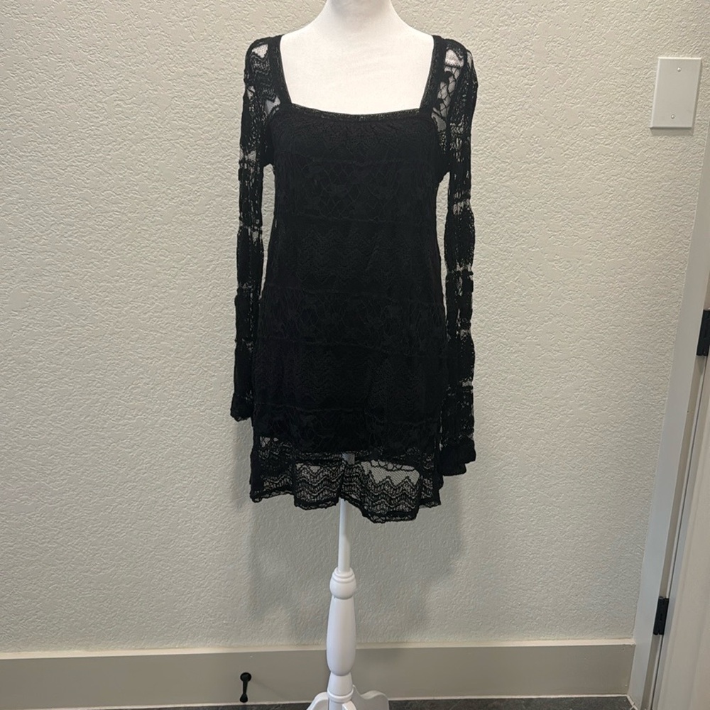 Black Sheath Dress with Bell Sleeves and Square Neck